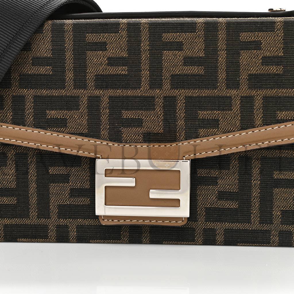 FENDI RECYCLED FABRIC JACQUARD VITELLO KING FF 1974 BAGUETTE SOFT TRUNK TOBACCO MORO SAND (21*15*6cm)