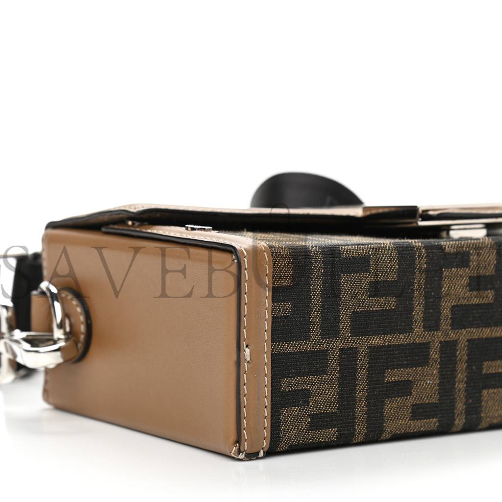 FENDI RECYCLED FABRIC JACQUARD VITELLO KING FF 1974 BAGUETTE SOFT TRUNK TOBACCO MORO SAND (21*15*6cm)